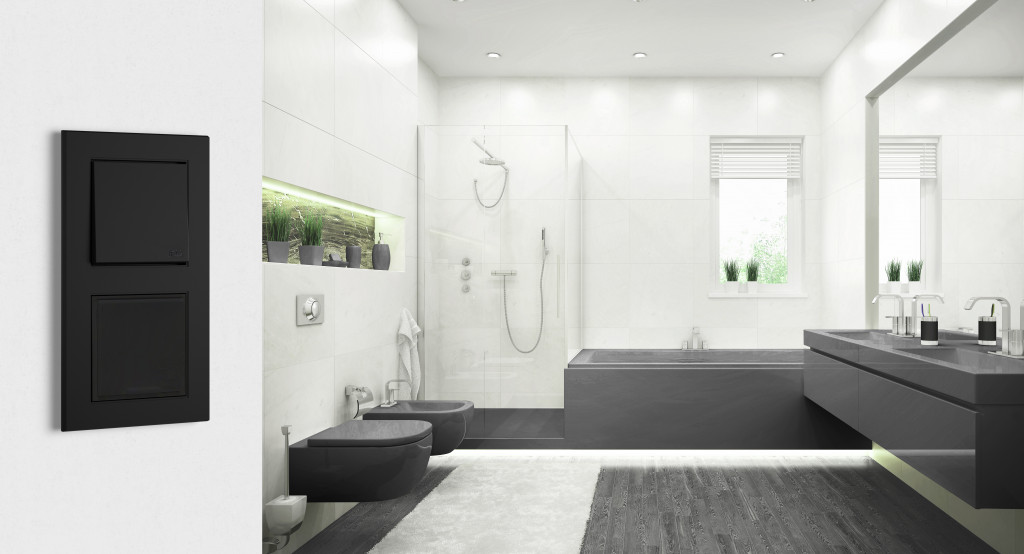 In einer Welt, in der Effizienz, Klarheit und Struktur immer wichtiger werden, spielt auch die Elektroinstallation eine entscheidende Rolle. Was auf den ersten Blick wie ein kleines Detail wirkt, kann im Alltag einen enormen Unterschied machen: die eindeutige Beschriftung von Schaltern, Steckdosen und Steuerungselementen.
Mit dem innovativen HK07 PURE Rahmen mit Schriftfeld setzen Sie genau hier an – und verwandeln eine einfache Installation in ein durchdachtes, benutzerfreundliches System.