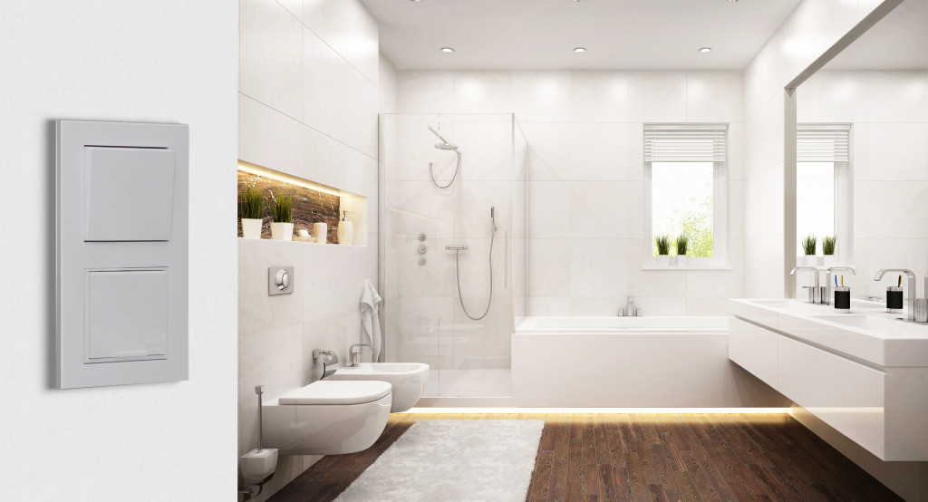 Feuchträume gehören zu den anspruchsvollsten Bereichen jeder Elektroinstallation. Hier reicht es längst nicht mehr aus, dass Technik einfach nur funktioniert – sie muss zuverlässig, sicher und gleichzeitig optisch ansprechend sein. Genau an dieser Schnittstelle setzt das HK07 IP44 Schalterprogramm an: eine durchdachte Lösung, die Funktionalität und modernes Design auf ein neues Niveau hebt.
Mit der Erweiterung um vier neue Farbvarianten wird das bewährte System jetzt noch vielseitiger – und eröffnet völlig neue Möglichkeiten in der Gestaltung.